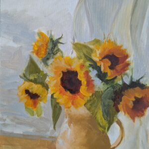 Expressives Ölgemälde mit gelben Sonnenblumen in einer ockerfarbenen Keramikvase vor einem hellen, blaugrünen Hintergrund. Die lockeren Pinselstriche und warmen Farbtöne vermitteln eine spätsommerliche Atmosphäre.
